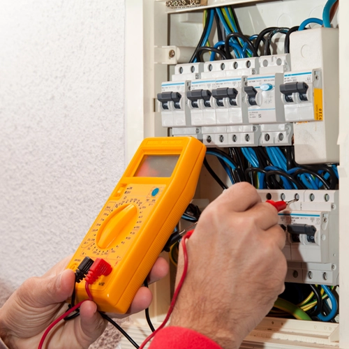 Qualified Des Moines electrical contractors in WA near 98101