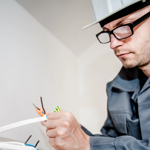 Experienced Edgewood electrical contractors in WA near 98371